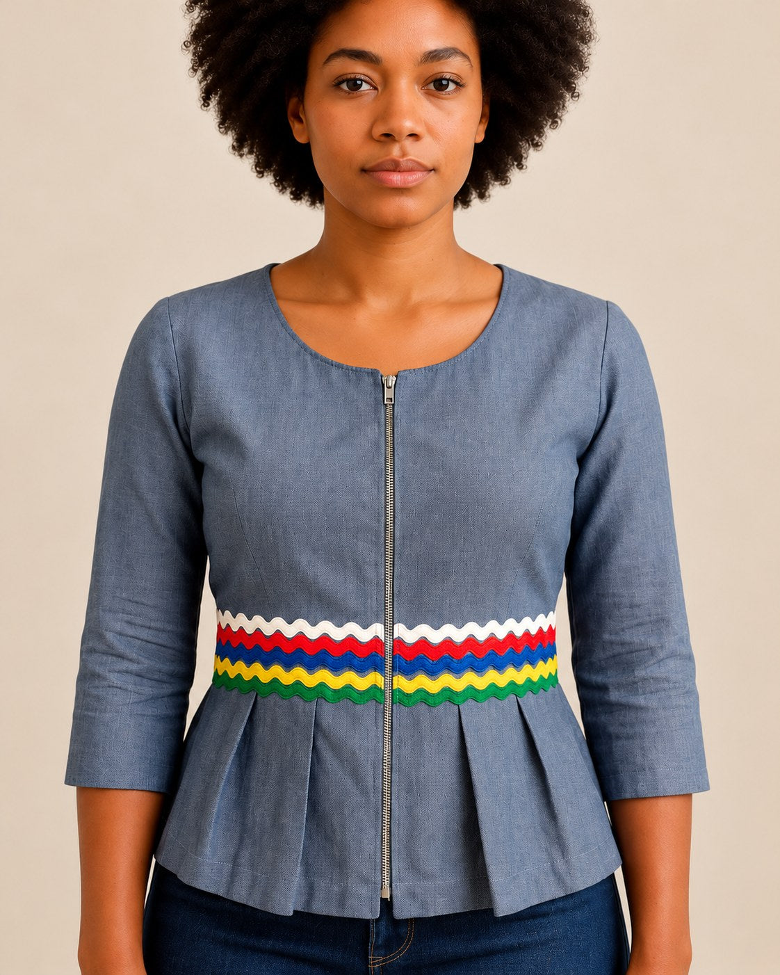 Encolure ronde et fermeture de la blouse Yaya